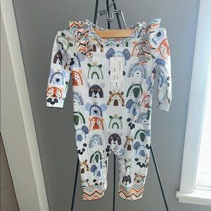 Pete + Lucy Colorful Animal Print Kids One Piece
Size 9-12 months